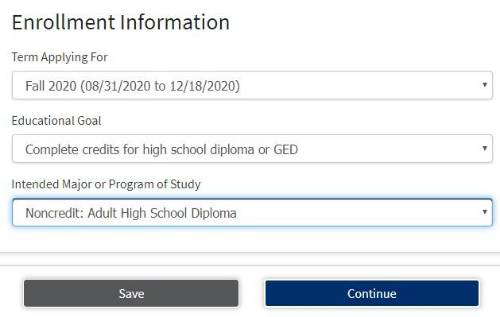 Página de información de inscripción de la solicitud. Tres opciones de menú desplegable que solicitan el término que está solicitando el estudiante, el objetivo educativo y la especialidad o programa de estudio. Botón para continuar en la parte inferior de la imagen.